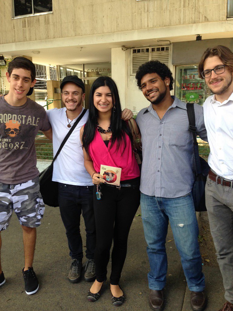 FerrariMega's tweet photo. Ganadores del disco y entradas para el videocase de #Pajarito de @LaUltimaThule mañana en @hardrockcaracas https://t.co/1UabKsDAPp