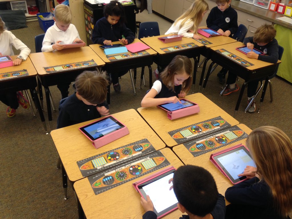 mrdejesus4's tweet photo. RH 2nd graders can code! #HourOfCode @RowlandHall @codeorg https://t.co/Dim1VTnEP2
