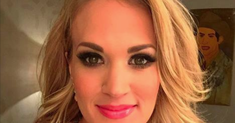 countrydailywwo's tweet photo. Check Out Carrie Underwood’s New Haircut!
https://t.co/uJMriFSlQ7 https://t.co/0v4IucqtiY