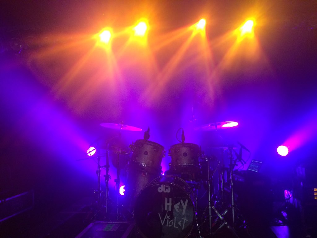 NiaLovelis's tweet photo. this lighting is A+ https://t.co/120cUfuNAQ