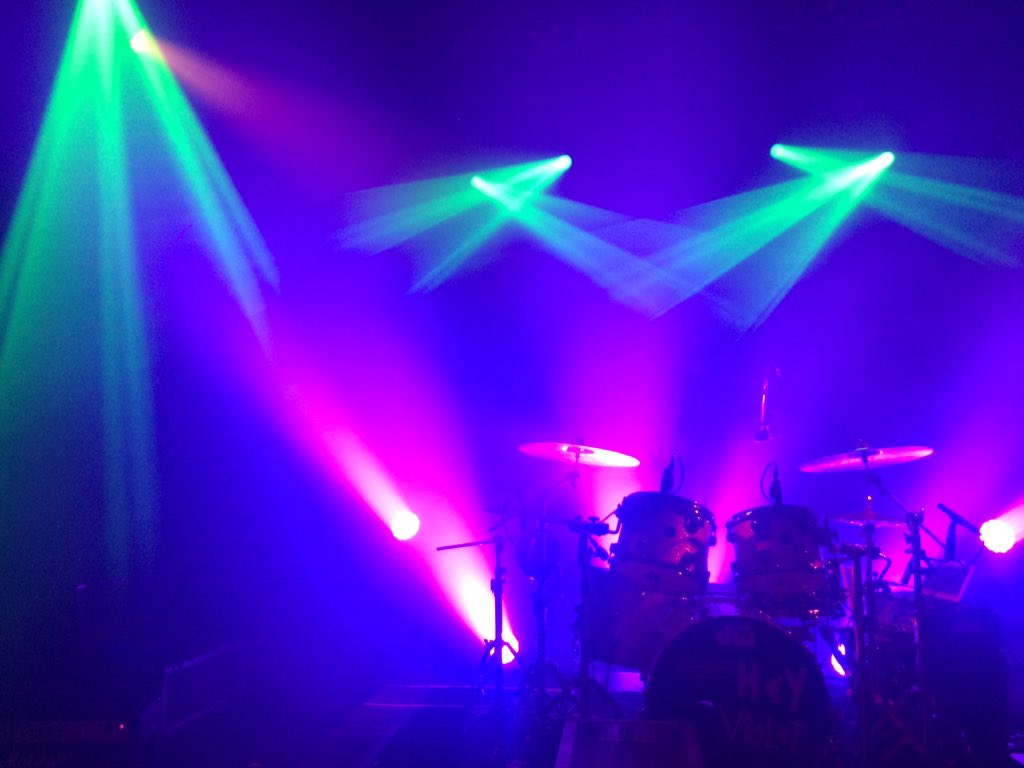 NiaLovelis's tweet photo. this lighting is A+ https://t.co/120cUfuNAQ