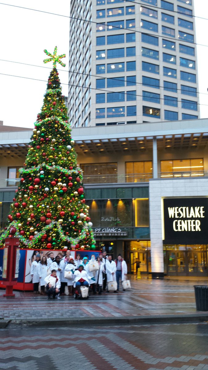 kpwashington's tweet photo. @downtownseattle Team of @grouphealth GermBusters are downtown reminding ppl to give gifts not germs #whatnottogive https://t.co/RjQeOJOhwn