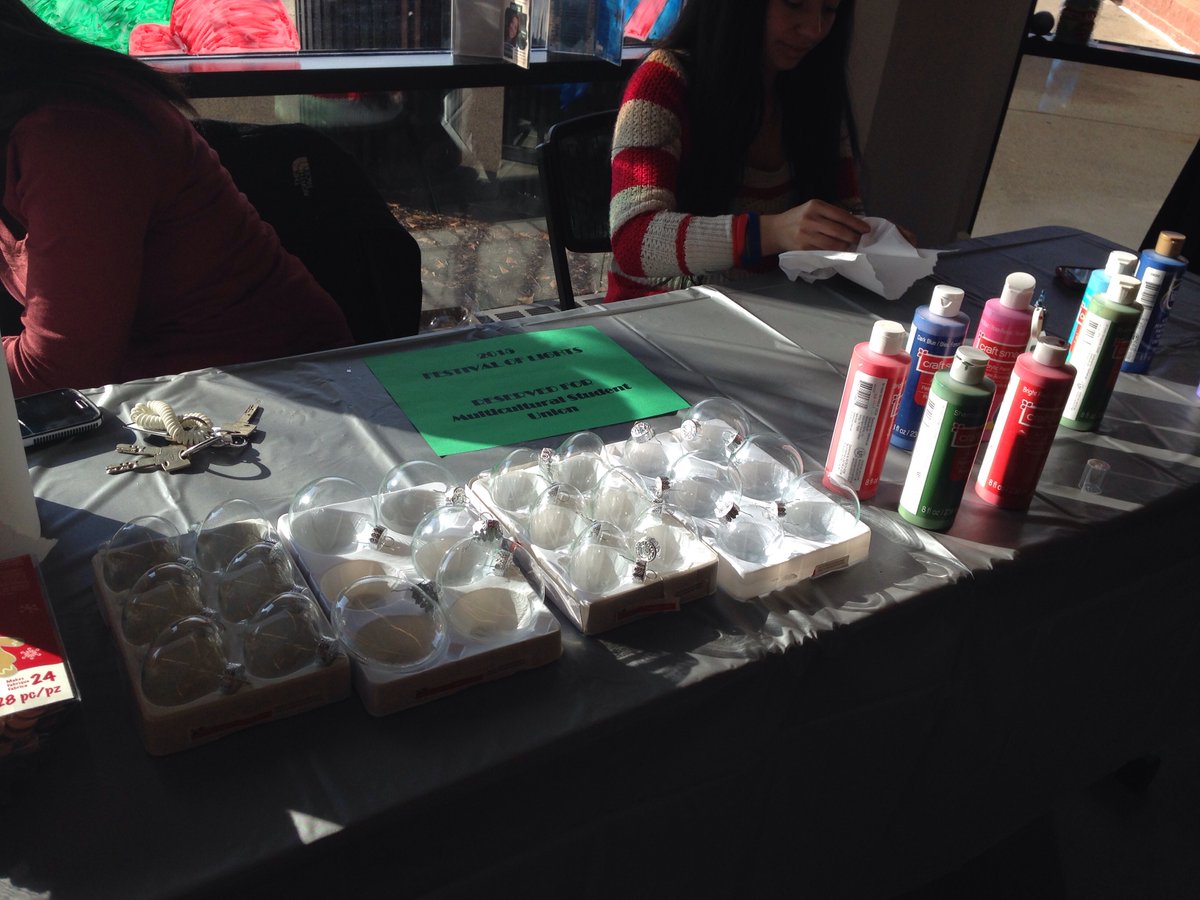 BryantCSLI's tweet photo. It’s happening! #FestivalOfLights #FoL2015 https://t.co/Kb9Nipyjvb