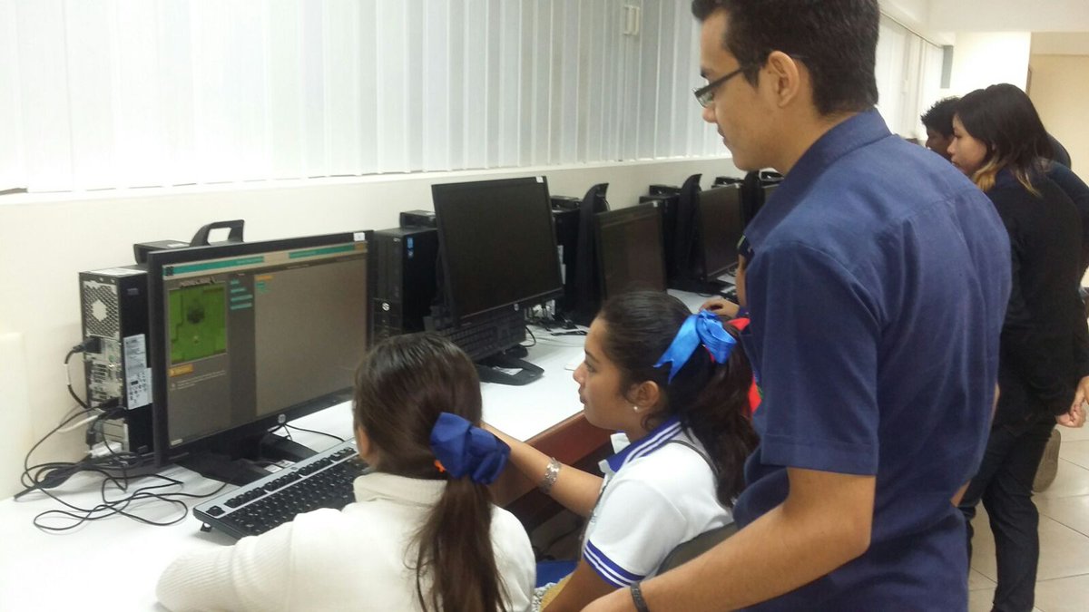 fdi_uac's tweet photo. Estudiantes invitados a #LaHoraDelCodigo en la Facultad de Ingeniería:  Esc. Sec. Fernando Angli Lara. https://t.co/z2VsP62jgf