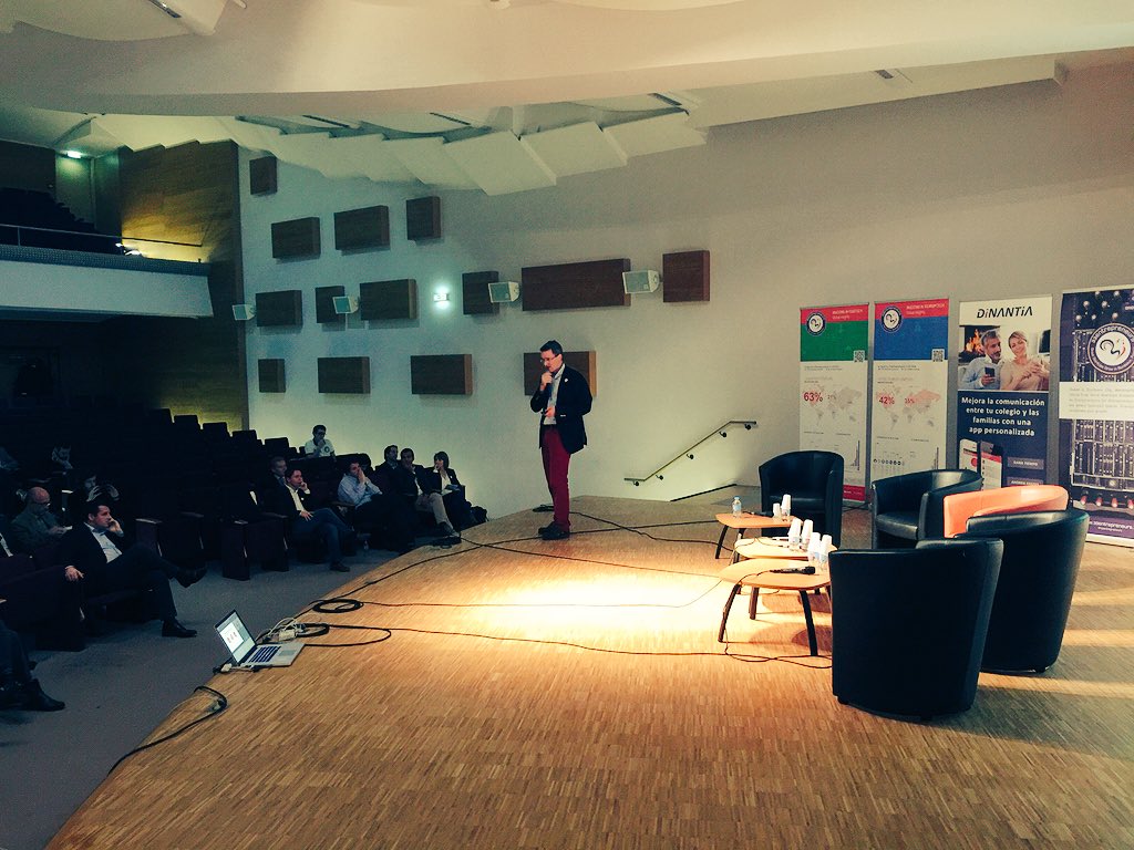 vincentpetre's tweet photo. This is it #33DemoDay w @33entrepreneurs. Before seeing @AudioTripApp @bloowatch @winegrid @eVineyard_app @dinantia! https://t.co/4jeiVVq6q3