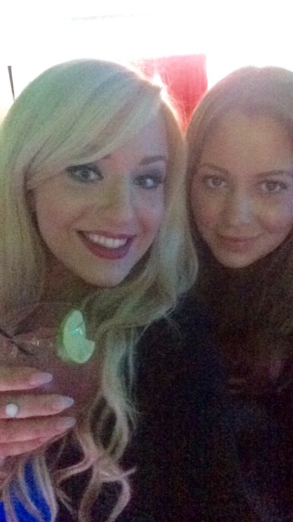 naomirebecca286's tweet image. Wee #throwback of me and @tpartywithalice at the #cosmoblogawards ❤️