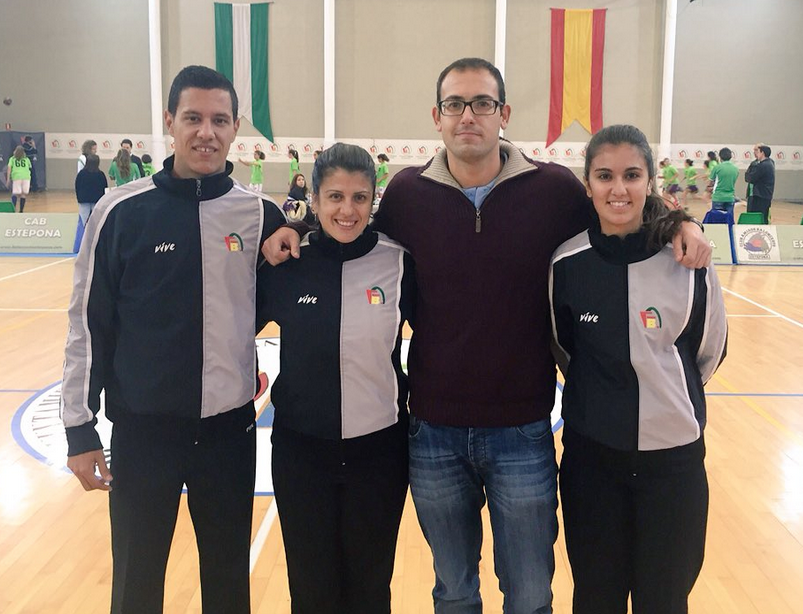 fabcadiz's tweet photo. Celebrada tecnificación arbitral del CAAB en el Cto Mini Selecc #CASEBA15 https://t.co/s4zAsKXL1G https://t.co/OrCn1pnNG3