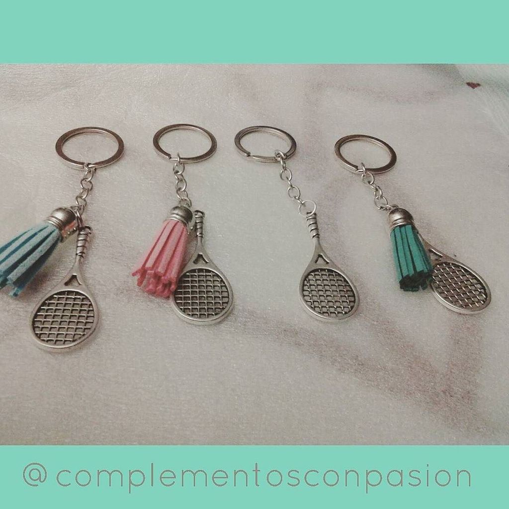 Padel_ig's tweet photo. Para los amantes del tennis o padel, como más os guste!!🎾🎁🎄👌 Regalitos para navidad que ya se acerca!!!! 🎄🎁🌸🎉
#llav… https://t.co/pQdc3iGKfJ