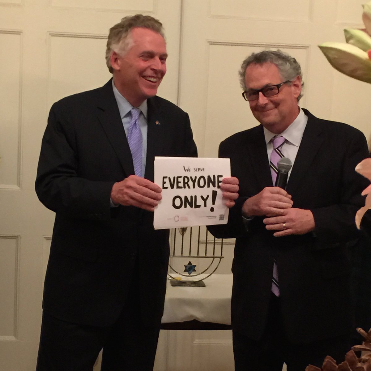 intrfthalliance's tweet photo. Last night @JackMoline gave @TerryMcAuliffe an #EveryoneOnly sign to honor #VA's commitment to #SyrianRefugees https://t.co/HvLeKSOxs4
