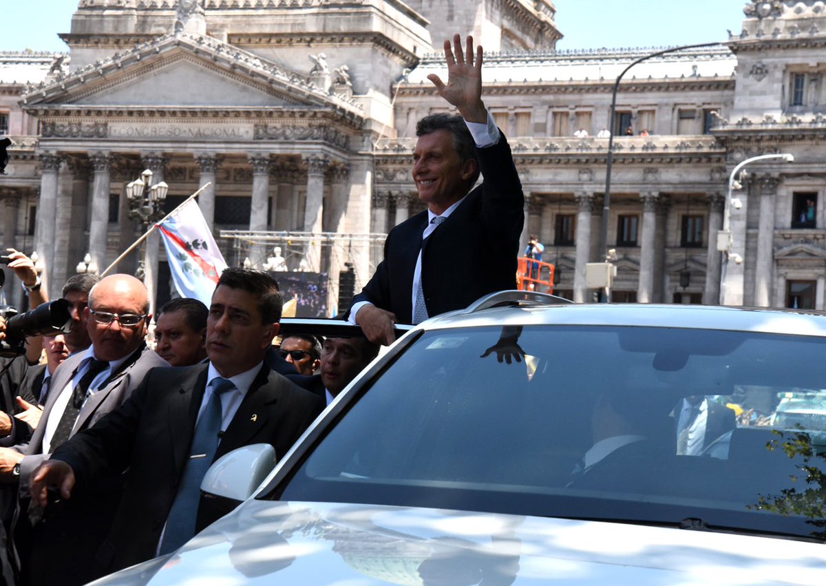 mauriciomacri's tweet photo. Parece que fue ayer que nos animamos a soñar que merecíamos vivir mejor. #LlegóElCambio https://t.co/r0Tl7bcnD2