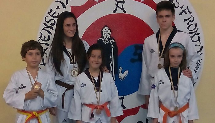 AytoSDC's tweet photo. Deporte | Cinco medallistas calceatenses en la primera jornada escolar de taekwondo. | https://t.co/lLrLoRdM4C | https://t.co/mmTWKzTKtp