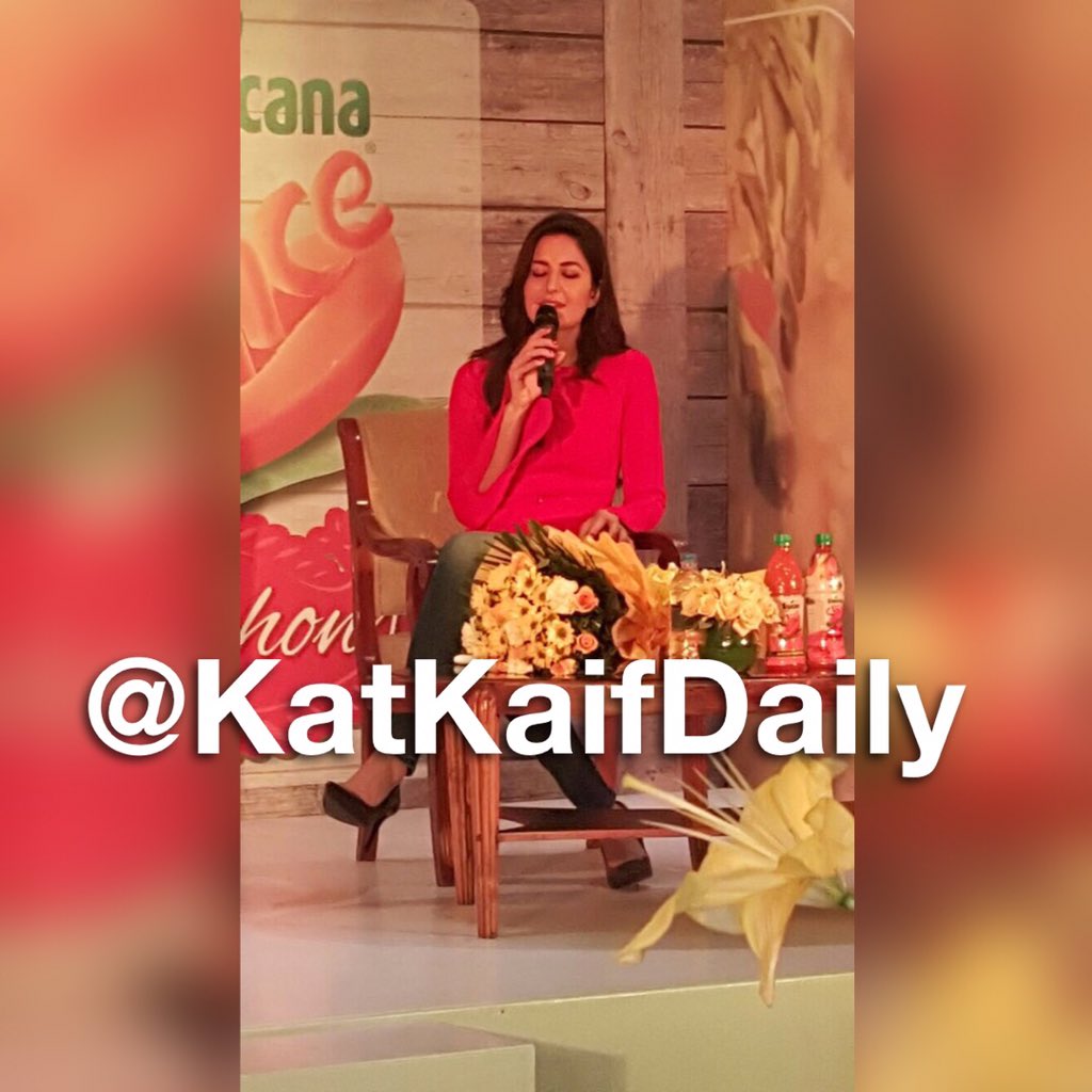 KatKaifDaily's tweet photo. Some more pics of Katrina Kaif from the Slice event today(Cred: @renu_mishra): https://t.co/jHDllsYQos