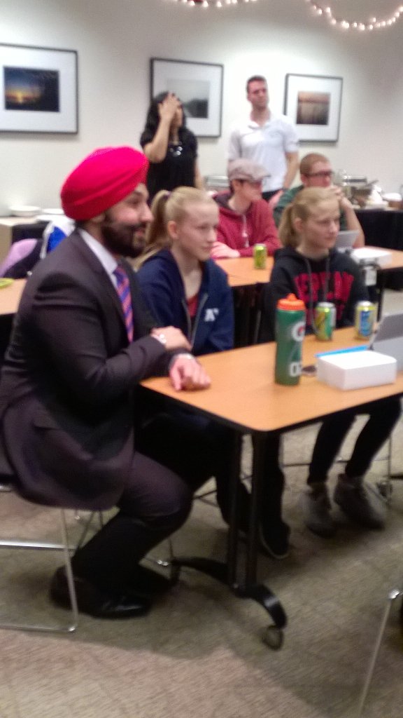 chitra_anand's tweet image. @navdeepsbains hanging with kids #coding #powerofcode #changetheworld