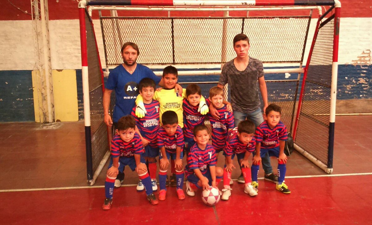 roodrialejandro's tweet photo. Hoy ultimo entrenamiento del año peques,que tengan unas lindas vacaciones #CAT09 #AFUT https://t.co/MWjh6eaojW