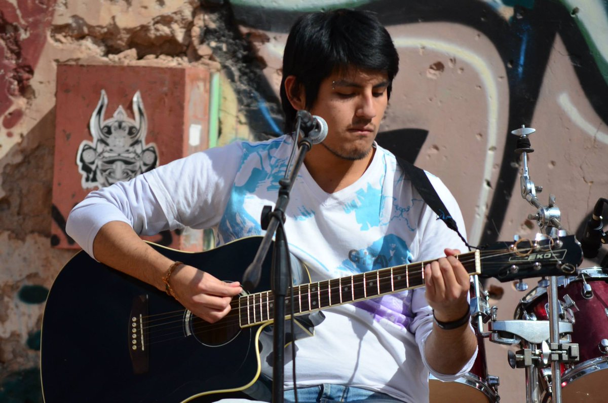 GranadaEnMano's tweet photo. Hoy es el cumpleaños de nuestro querido bajista #Nico,Feliz cumple locura y que siga siendo rock!!!Saluuud!!! https://t.co/aY7atCCrRC