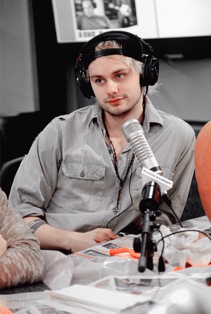 <a href="/Michael5SOS/">michael clifford</a> can you take a few minutes out of your busy day too read this