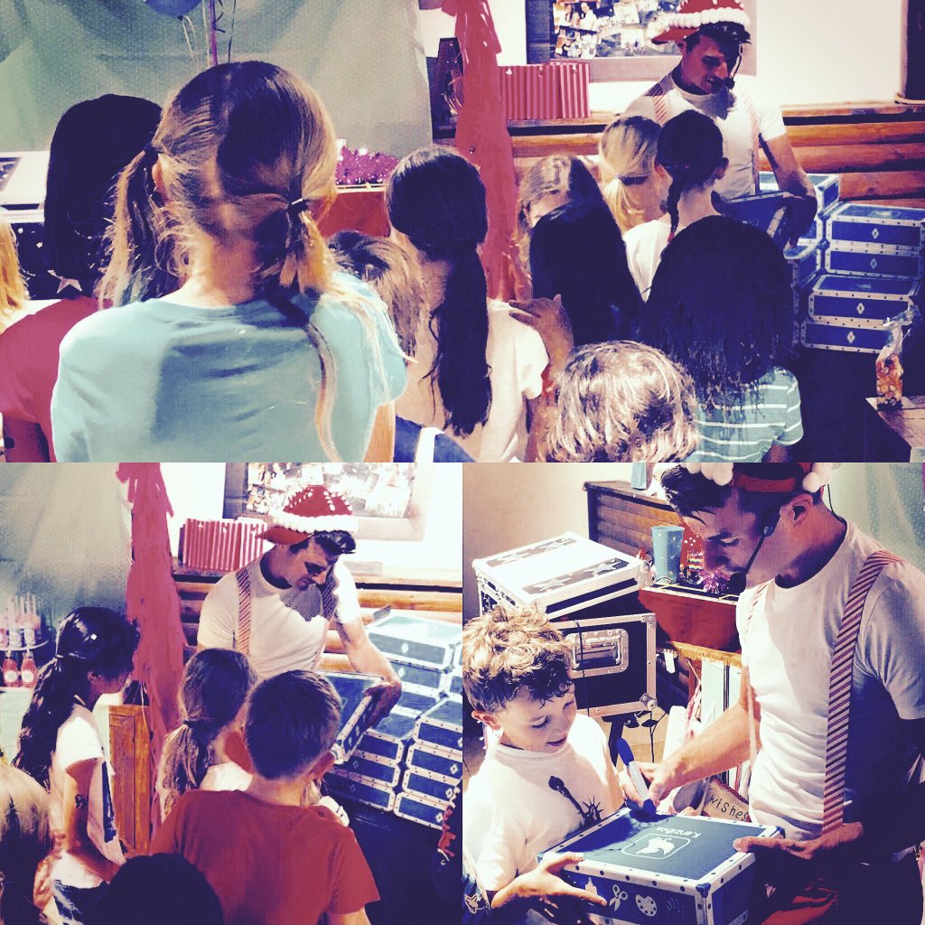 1magicphil's tweet image. Queueing for their Magic Phil @KenziBox to be autographed! Grab yours now while stocks last! #festive #magickit