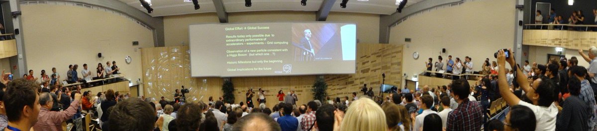 claranellist's tweet image. I was one of the students who queued up to be in the room and this was my view! @ATLASexperiment #ATLASADvent #TBT