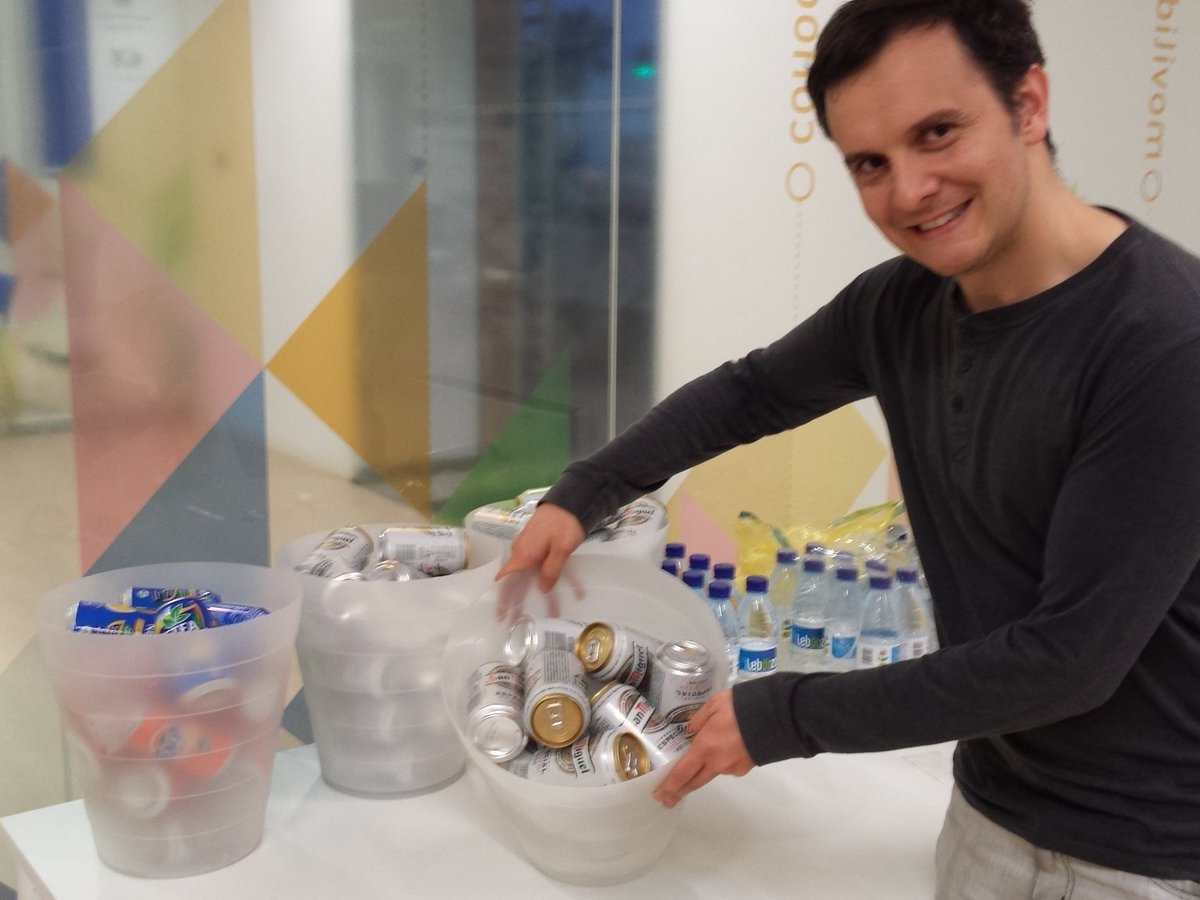 chiefblagger's tweet image. Enfriando las cervezas para el primer @DataBeersMLG!! #OMGmalaga #data2015 @databeers @databeerstorino #beeroclock