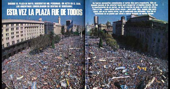 dfernandeztucu's tweet photo. Tuiteros difunden esta foto para mostrar como Macri llenó la plaza. Es de 1982, durante la Guerra de Malvinas. https://t.co/ETH0WkboKM