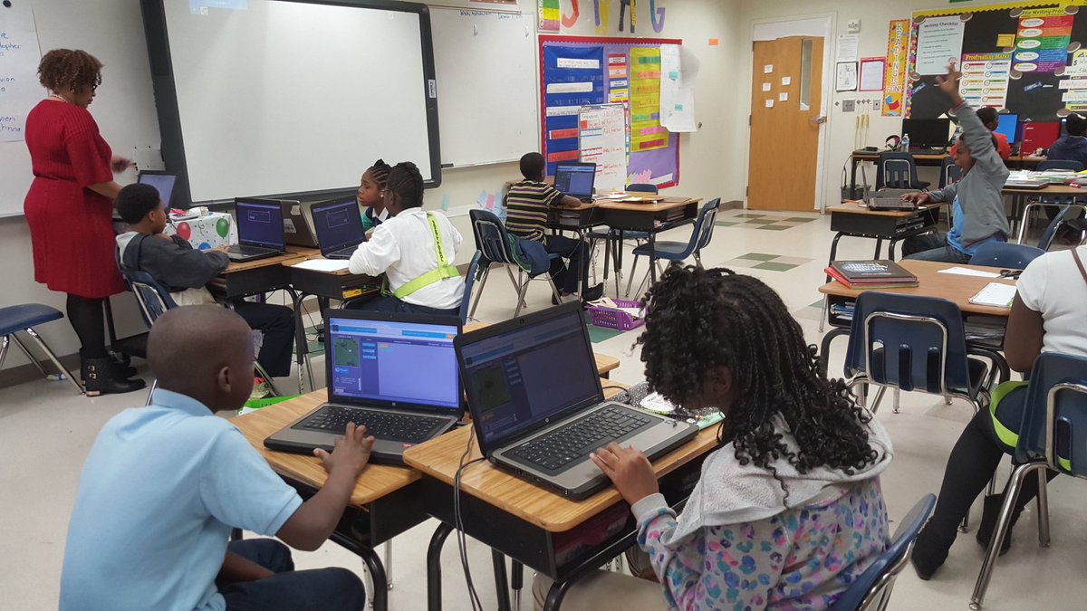 APSDunbar_elem's tweet image. Dr. Paulk&apos;s 5th graders are Coding wizards! @APSInstructTech @hourofcode @apsupdate #Minecraft