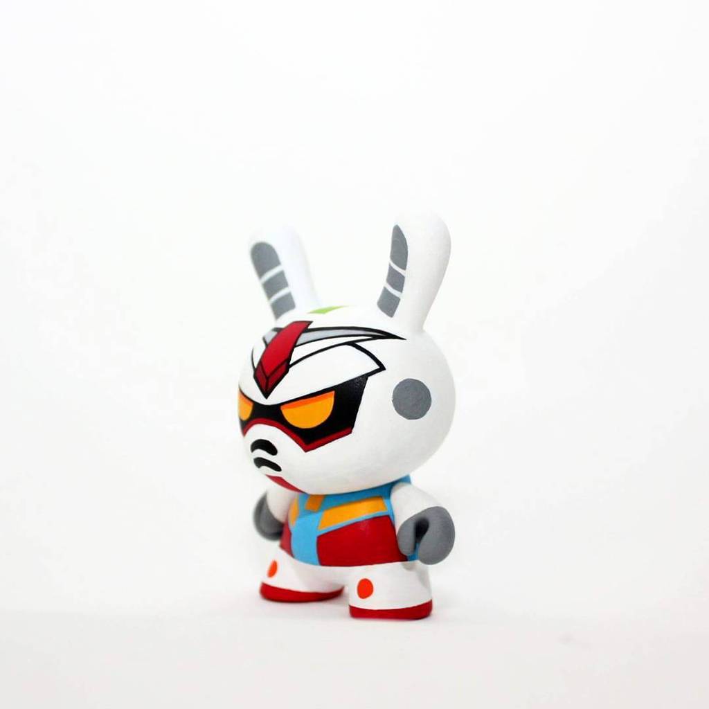 Otherbots's tweet photo. Gundam Dunny
Custom commission to a collector from Indonesia.
#wuzone #custom #dunny #kidrobot #artoy #toy #vinyl… https://t.co/kKWBrMtlyk