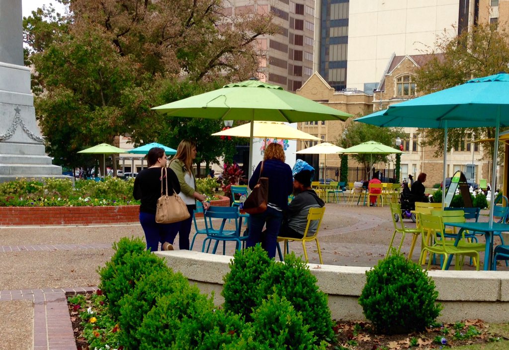 sassbo's tweet image. @SouthwestAir #swamit Random acts of kindness (candy canes &amp;amp; gift cards) in Travis Park SAT!