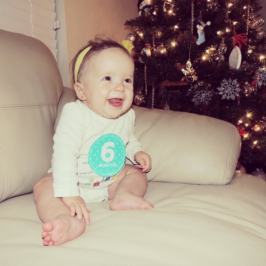 descuderovalle's tweet photo. @gisycastillo @emmaec15 La princesita de la casa cumplio ayer 6 meses!! 😍 #blessed #MommysGirl #daddysgirl #latepost https://t.co/DnXG68SW95