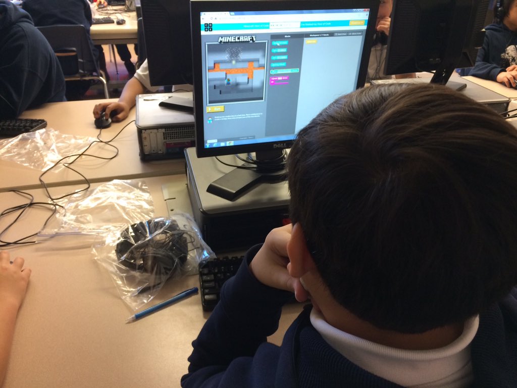 MrA108's tweet photo. @northwest_ms #MSUrbanSTEM Our Panthers our finishing the Hour of Code week with determination, focus and style!! https://t.co/mEcIydSBh0