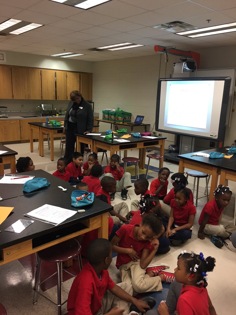 Howard_Usher5's tweet photo. #Stem #learning #hansonlearning📚📗📓 @ATLsuper @UsherCollierES @UsherAPSGrade1 https://t.co/oOxNjrtQff