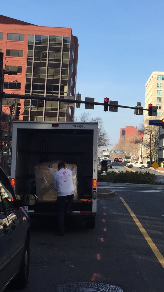 QuickdropUs's tweet photo. Couch delivery#QuickDrop #deliveries #startup #WashingtonDC #OnDemand #localcourier #ilovequickdrop
#quickdropnation https://t.co/wk2yTt8Meb