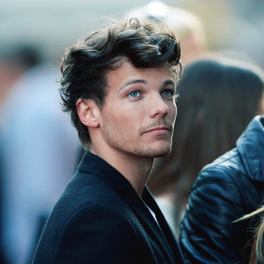 gdrcelestin's tweet photo. — you look so beautiful in this light, the way it brings out the blue in your eyes is the tenerife sea. https://t.co/XBV2fkJgHz