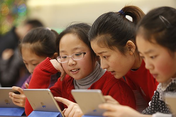 codeorg's tweet image. Tonight: take a kid to learn their first #HourOfCode at every Apple Store in the WORLD apple.com/retail/code/
