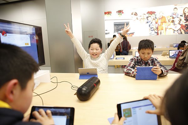 codeorg's tweet image. Tonight: take a kid to learn their first #HourOfCode at every Apple Store in the WORLD apple.com/retail/code/
