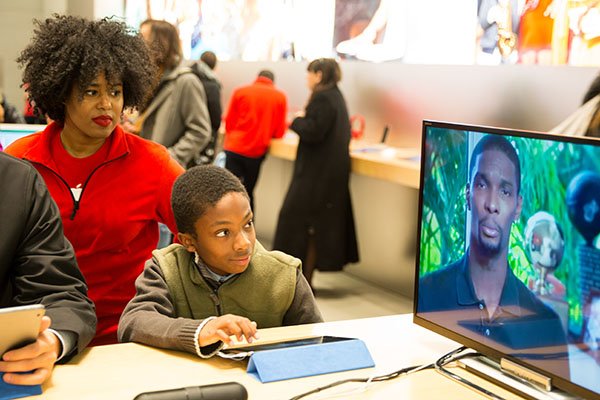 codeorg's tweet image. Tonight: take a kid to learn their first #HourOfCode at every Apple Store in the WORLD apple.com/retail/code/