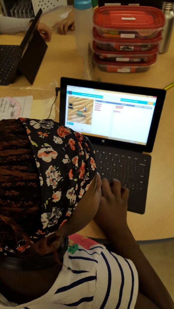 LeanneHemphill's tweet photo. Students participating in #HourOfCode #ecsdawesome @StClementECSD https://t.co/gnnySNGfaL