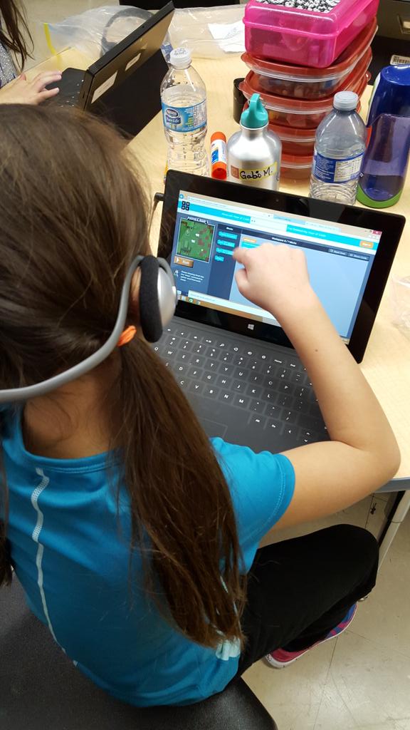 LeanneHemphill's tweet photo. Students participating in #HourOfCode #ecsdawesome @StClementECSD https://t.co/gnnySNGfaL