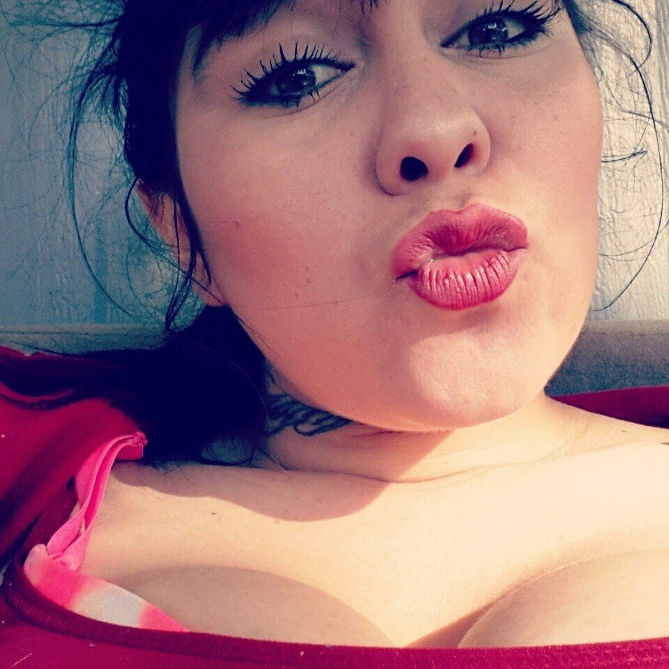 AlejandraCar7's tweet photo. Besos mis seguidores !! Pónganselo donde más les guste https://t.co/5ILZXjVIMg