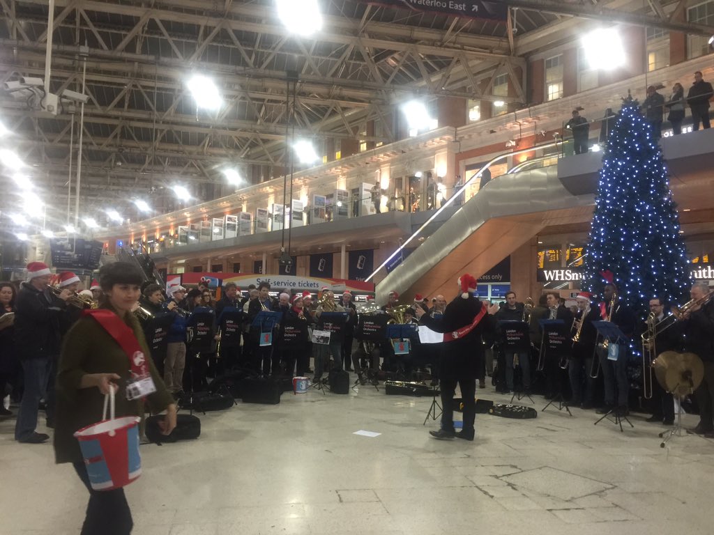 NewsfromBedlam's tweet photo. Train pulled into Waterloo to the ❤️ning sound of @LPOrchestra playing carols for @savechildrenuk #Christmastingle https://t.co/B2b8VKwR2t