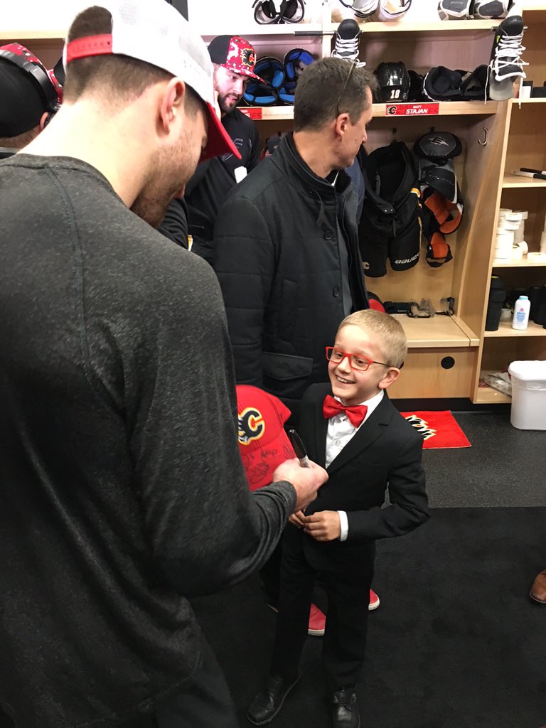 NHLFlames's tweet photo. TJ Brodie signs Rookie Reporter Ben's hat after practice! https://t.co/OsQuNEXoJI