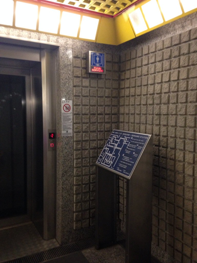 MegAlamia's tweet photo. Da due giorni #mm3 #dergano dir.Comasina ascensore guasto.Lo ripariamo prima o poi?  @atm_informa @ComuneMI https://t.co/uzGHzpDNf9