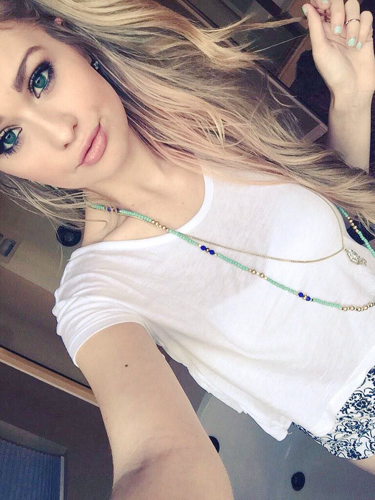 CindyGirlF's tweet photo. Salut 😘 https://t.co/HDMnEDXy9E