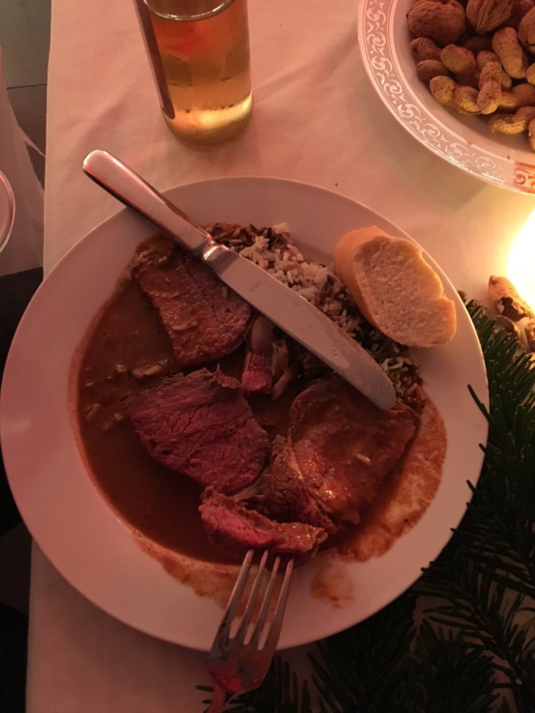 ch_schmid's tweet photo. #DANOneParty #foodporn #fleeeeeisch #lecker #weihnachtsfeier https://t.co/vZnIH9yOiE