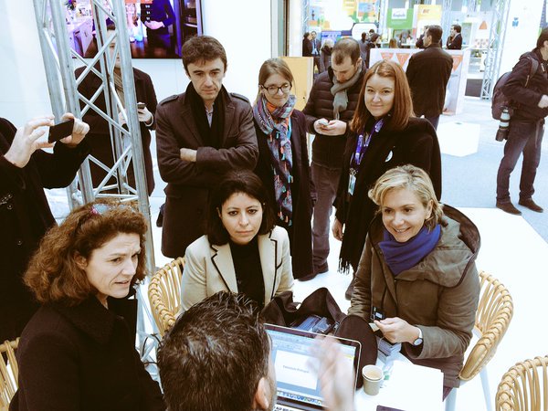 avecValerie's tweet photo. .@vpecresse était à #SolutionCOP21 avec @LeilaAichi, sénatrice #EELV, qui lui apporte son soutien en l'Ile-de-France https://t.co/fCDDDWjppB