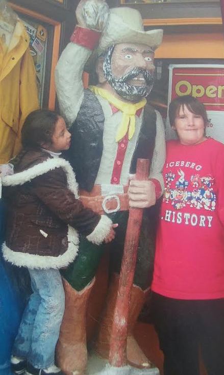 justfired63's tweet photo. @SouthwestAir   watch your hand little lady  !  Family Vacation  #12DaysofLUV #Contest https://t.co/pPsf2SmUMH