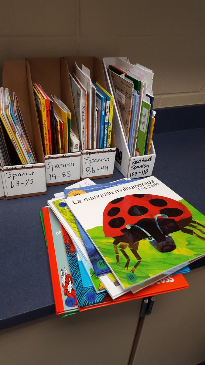 Loving the new books <a href="/Cavazos0612/">Teresa Cavazos</a> brought to add to our Spanish Read Aloud Library.  #tesbulldogs