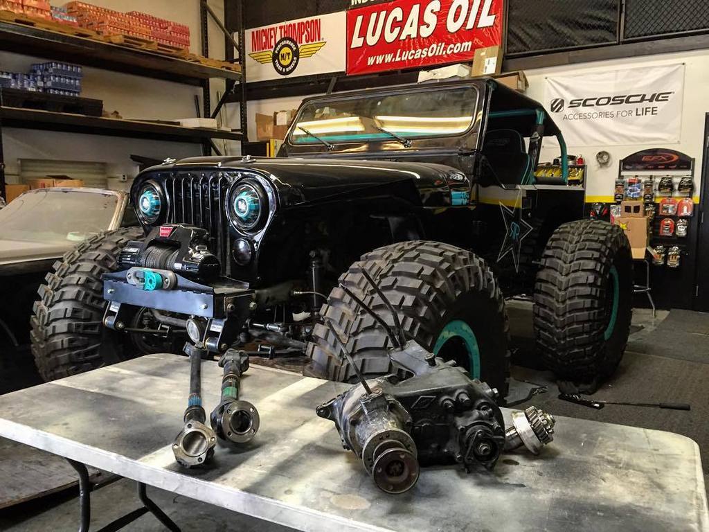 Rockstar_Garage's tweet photo. Time for some rebuilding on the #rockstargarage #RockstarCJ #RockStarGarage #atlastransfercase #advancedadapters https://t.co/YpV8PsHKmX
