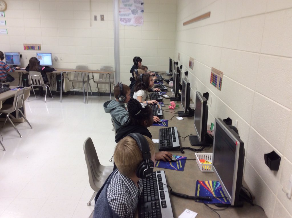 mrsmcabeeatoes's tweet photo. Participating in #HourOfCode #OESChat @ACE_Patterson https://t.co/2aEeazN5D0