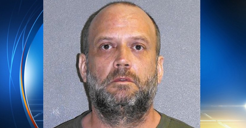 Fla. man accused of growing pot surrenders after hearing police looking for somoene else bit.ly/1OTZD4D https://t.co/N76gMBV3Ix