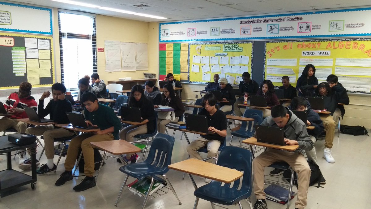 MsGammill's tweet photo. @PHSshare Algebra 1 students doing Hour of Code! #HourOfCode #algebra #parkdale https://t.co/Z8gm5Nfh40